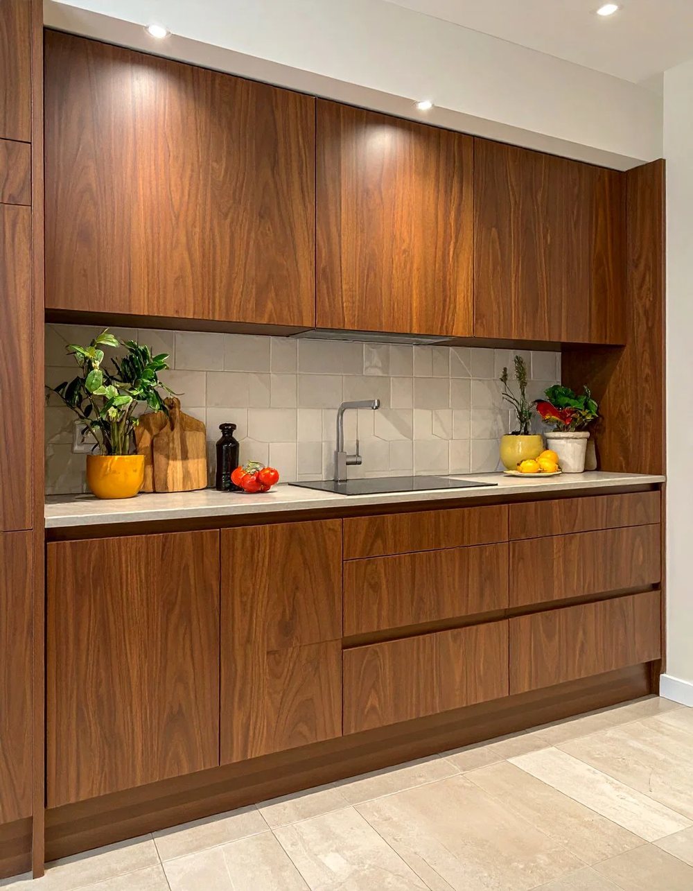 Inspiration: warm walnut flat slab kitchen cabinets