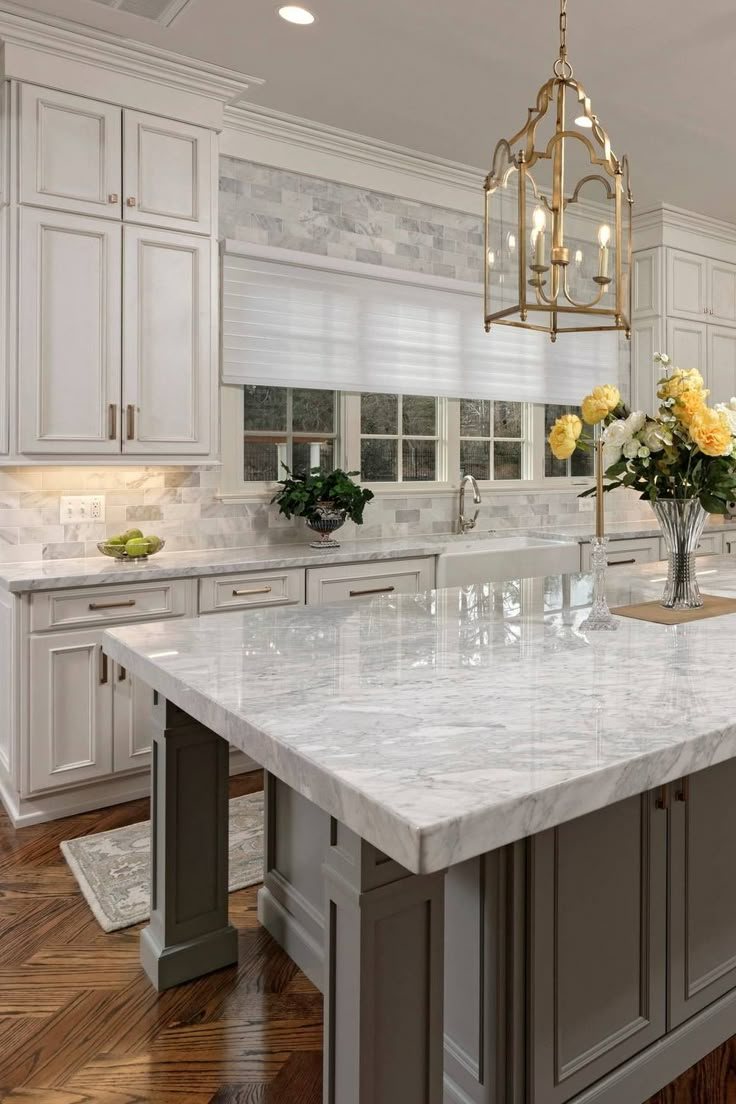 Inspiration: classic white shaker kitchen with a marble island